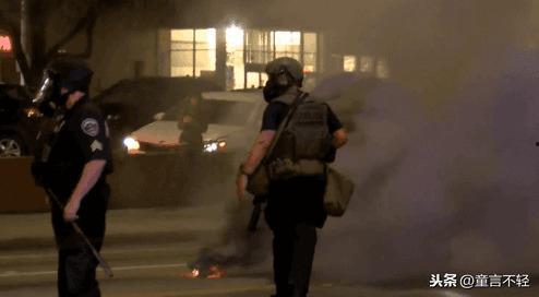 美警局爆料黑人犯罪视频,黑人犯罪视频引发社会热议